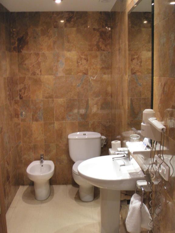 Hostal Mallorquines Riudarenes الغرفة الصورة